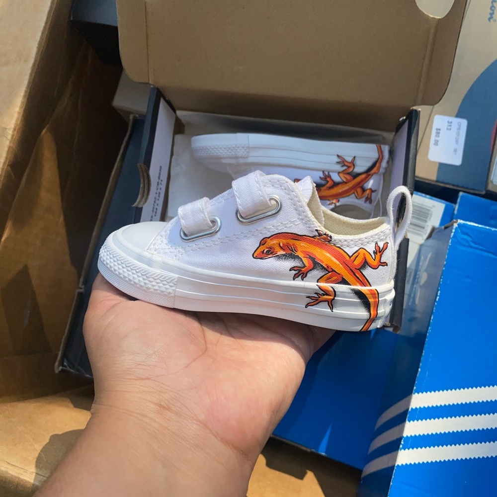 Chuck Taylor All Star Low Easy-On Toddler “Leaping Lizards” Size 4c